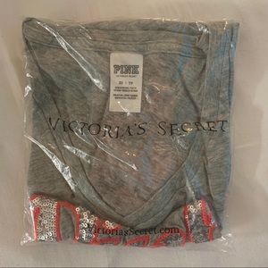 Grey V-Neck VS PINK T-Shirt